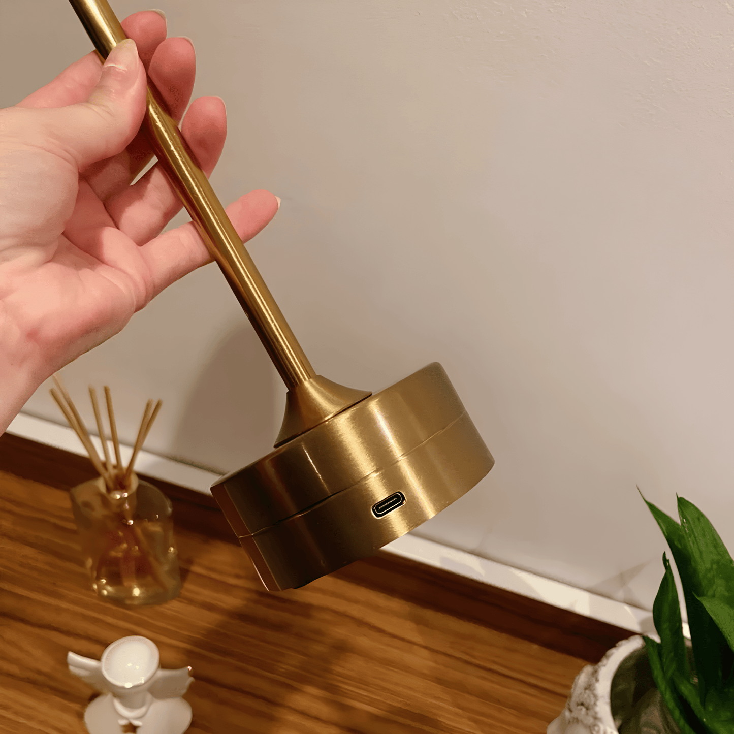 Luminária Sem Fio Recarregável Retro 3 Tons de Luzes - Illumi Touch